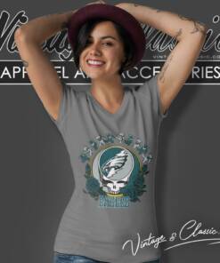Philadelphia Eagles Grateful Dead Roses Dancing Bears V Neck TShirt
