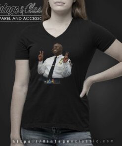 Andre Braugher Shirt Smiling Captain Raymond Holt V Neck TShirt