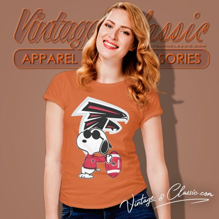Atlanta Falcons Snoopy Dog Peanuts Women T Shirt Atlanta Falcons Snoopy Dog Peanuts Women T Shirt