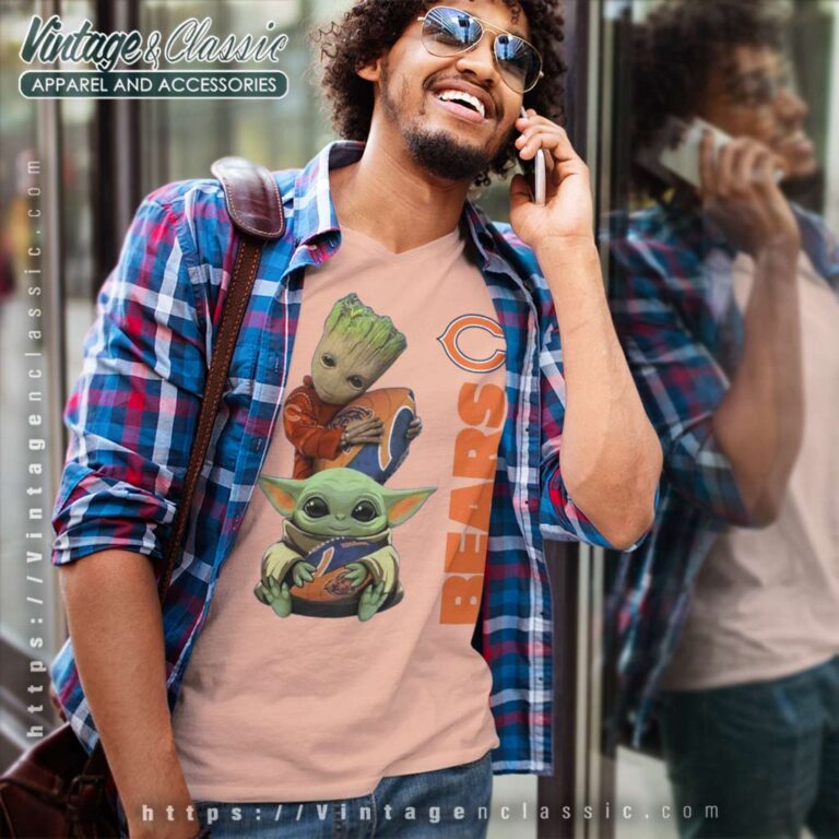 Baby Yoda Chicago Bears V Neck TShirt Baby Yoda Chicago Bears V Neck TShirt