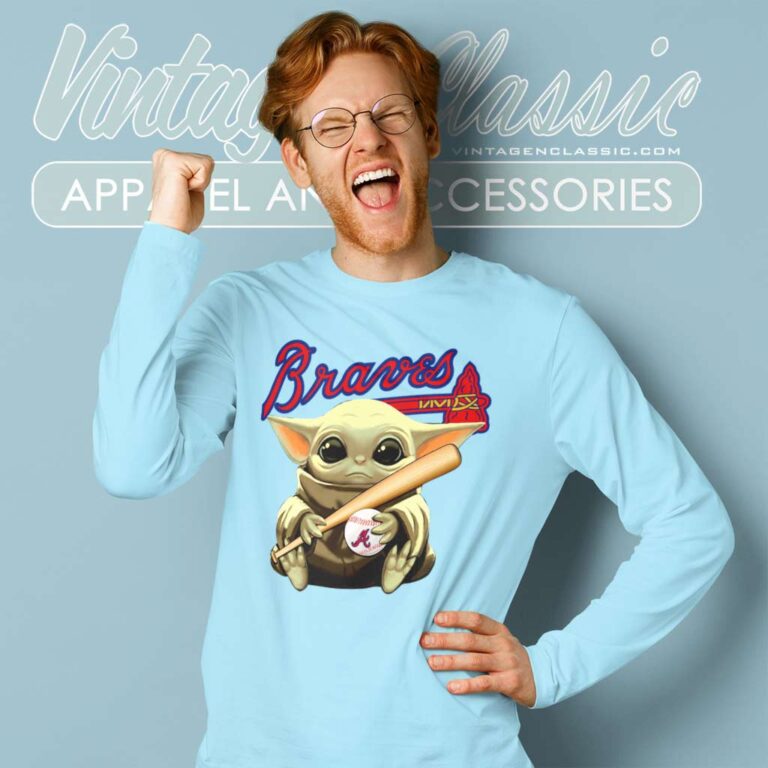 Baby Yoda Hug Atlanta Braves Long Sleeve Tee Baby Yoda Hug Atlanta Braves Long Sleeve Tee