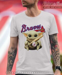 Baby Yoda Hug Atlanta Braves T Shirt