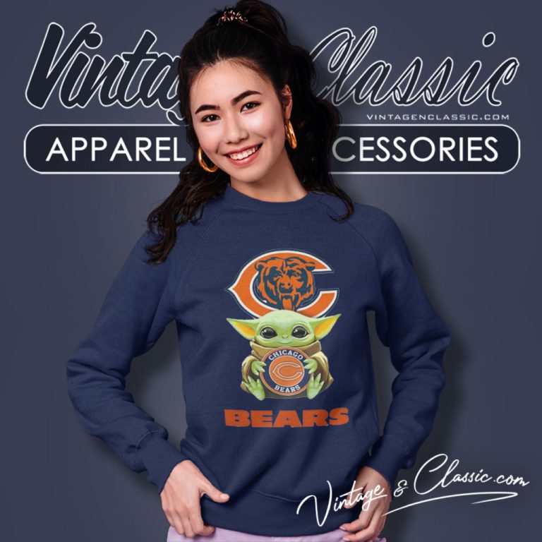 Baby Yoda Hug Chicago Bears Logo Sweatshirt Baby Yoda Hug Chicago Bears Logo Sweatshirt