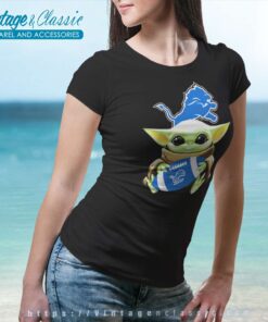 Baby Yoda Hugs Detroit Lions Women TShirt
