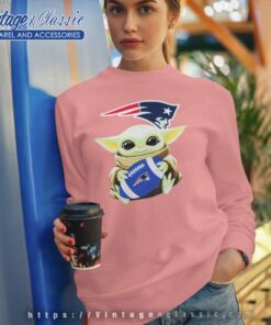 Theres No Sunshine Only Darkness 2023 Shirt 4 Baby Yoda Hugs New England Patriots Star Wars Sweatshirt