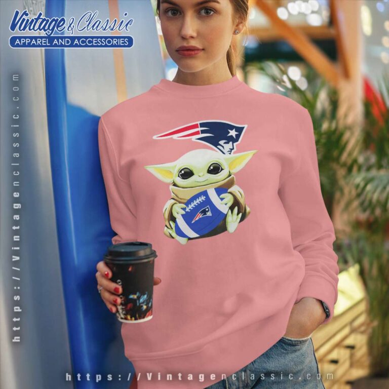 Baby Yoda Hugs New England Patriots Star Wars Sweatshirt Baby Yoda Hugs New England Patriots Star Wars Sweatshirt