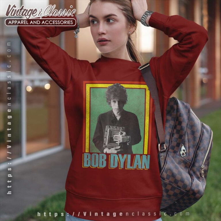 Bob Dylan Holding Picture Photo Sweatshirt Bob Dylan Holding Picture Photo Sweatshirt