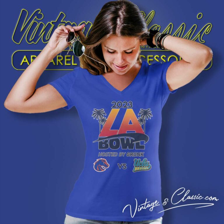 Boise State Vs Ucla Bruins La Bowl Hosted By Gronk 2023 V Neck TShirt Boise State Vs Ucla Bruins La Bowl Hosted By Gronk 2023 V Neck TShirt