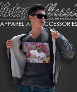 Bryce Harper Shirt Hammering Atlanta In Phillies Game 3 Victory V Neck TShirt