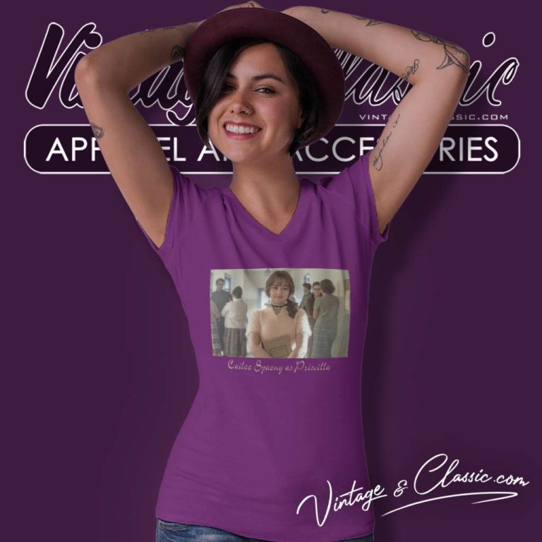 Cailee Spaeny As Priscilla Wearing The Locket V Neck TShirt Cailee Spaeny As Priscilla Wearing The Locket V Neck TShirt