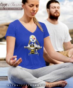 Charlie Brown And Snoopy Dog Watching City Pittsburgh Steelers Shirt 5 Charlie Brown And Snoopy Dog Watching City Pittsburgh Steelers V Neck TShirt