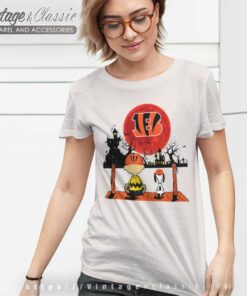 Charlie Brown And Snoopy Watching Cincinnati Bengals Halloween Women TShirt