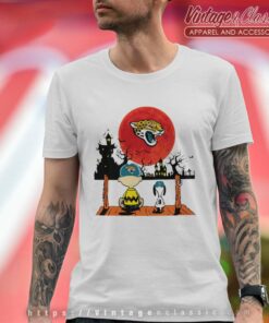Charlie Brown And Snoopy Watching Jacksonville Jaguars Charl T Shirt