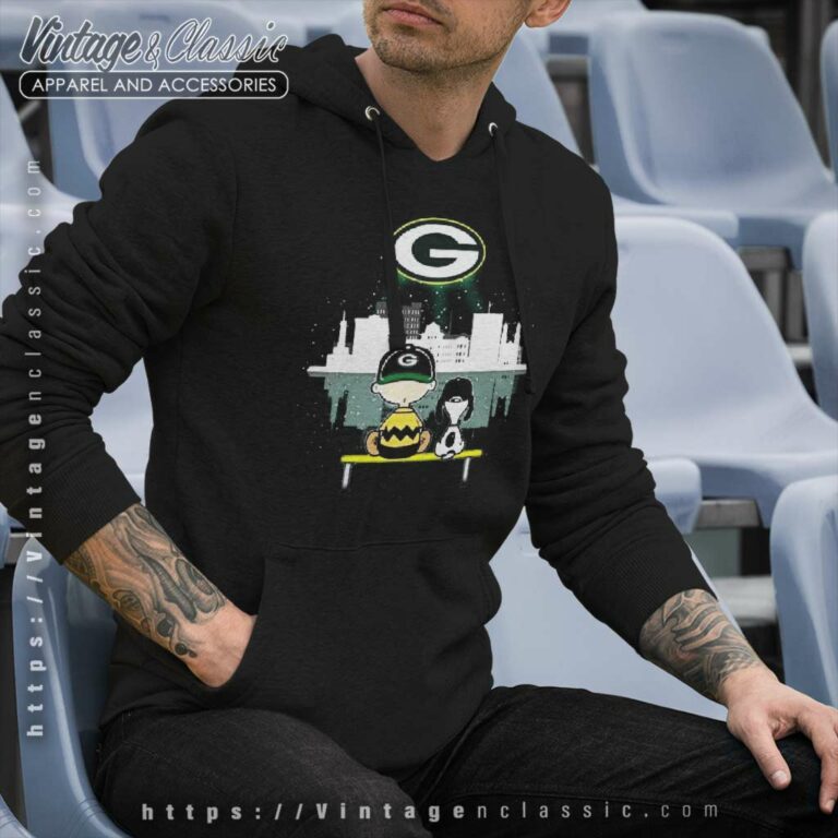 Charlie Brown Snoopy Dog Watching City Green Bay Packers Hoodie Charlie Brown Snoopy Dog Watching City Green Bay Packers Hoodie