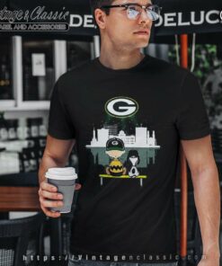 Charlie Brown Snoopy Dog Watching City Green Bay Packers T Shirt