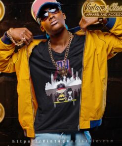 Charlie Brown Snoopy Dog Watching City New York Giants V Neck TShirt