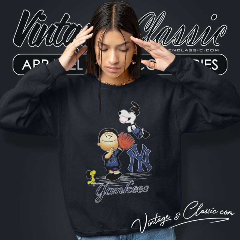 Charlie Brown Snoopy New York Yankees Christmas Sweatshirt Charlie Brown Snoopy New York Yankees Christmas Sweatshirt