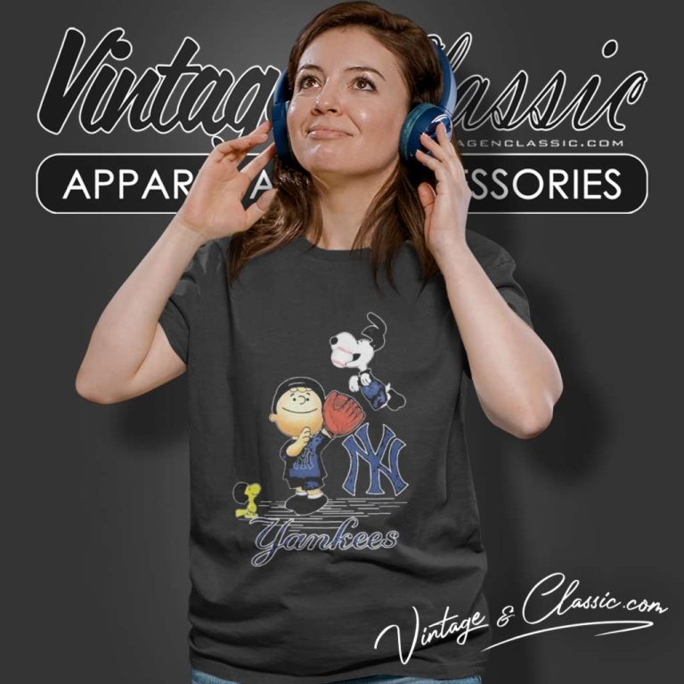 Charlie Brown Snoopy New York Yankees Christmas Women TShirt Charlie Brown Snoopy New York Yankees Christmas Women TShirt