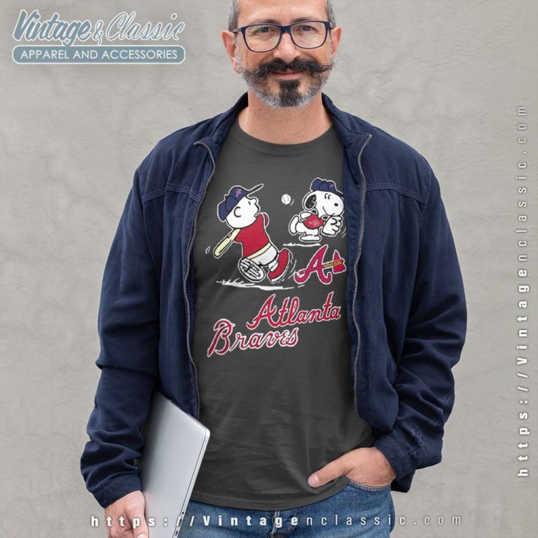 Charlie Brown Snoopy Playing Baseball Atlanta Braves Long Sleeve Tee Charlie Brown Snoopy Playing Baseball Atlanta Braves Long Sleeve Tee