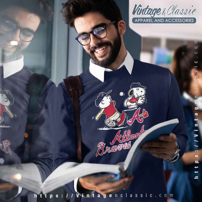 Charlie Brown Snoopy Playing Baseball Atlanta Braves Sweatshirt Charlie Brown Snoopy Playing Baseball Atlanta Braves Sweatshirt