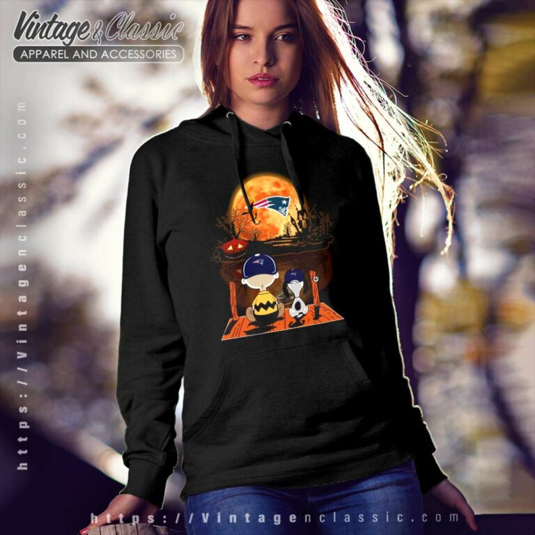 Charlie Brown Snoopy Watching New England Patriots Halloween Hoodie Charlie Brown Snoopy Watching New England Patriots Halloween Hoodie
