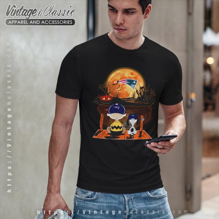 Charlie Brown Snoopy Watching New England Patriots Halloween T Shirt Charlie Brown Snoopy Watching New England Patriots Halloween T Shirt