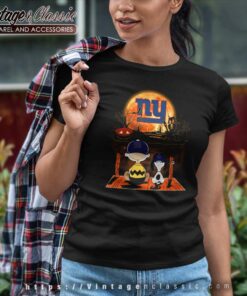 Charlie Brown Snoopy Watching New York Giants Halloween Women TShirt
