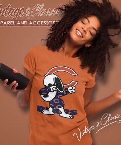 Chicago Bears Snoopy Dabbing Women T Shirt