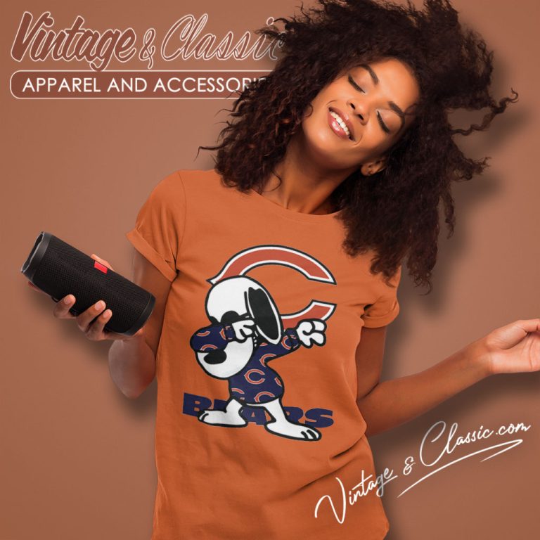 Chicago Bears Snoopy Dabbing Women T Shirt Chicago Bears Snoopy Dabbing Women T Shirt