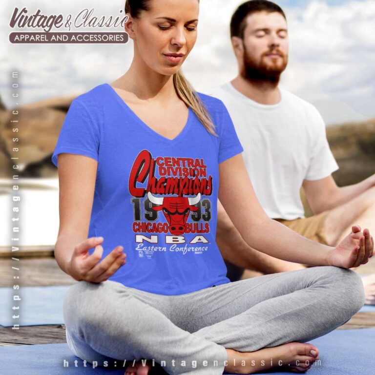 Chicago Bulls Big Logo Nba Basketball Team Champions 1993 V Neck TShirt Chicago Bulls Big Logo Nba Basketball Team Champions 1993 V Neck TShirt