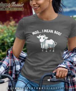 Cow Halloween Moo Cow Moo I Mean Boo Funny Women TShirt