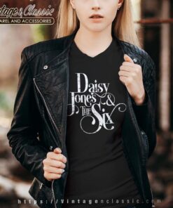 Daisy Jones and The Six Vneck