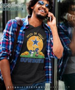 Dallas Cowboys Snoopy Trick Or Treat Pumpkin Moon Halloween V Neck TShirt