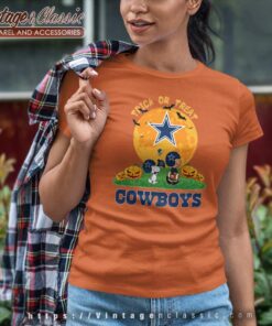 Dallas Cowboys Snoopy Trick Or Treat Pumpkin Moon Halloween Women TShirt