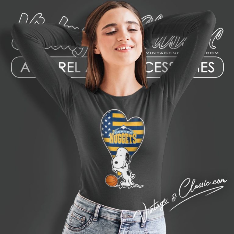 Denver Nuggets Snoopy Hug Heart American Flag Long Sleeve Tee Denver Nuggets Snoopy Hug Heart American Flag Long Sleeve Tee