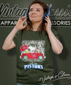 Detroit Pistons Shirt Snoopy And Woodstock Just A Girl Who Loves Christmas And Love Women T Shirt