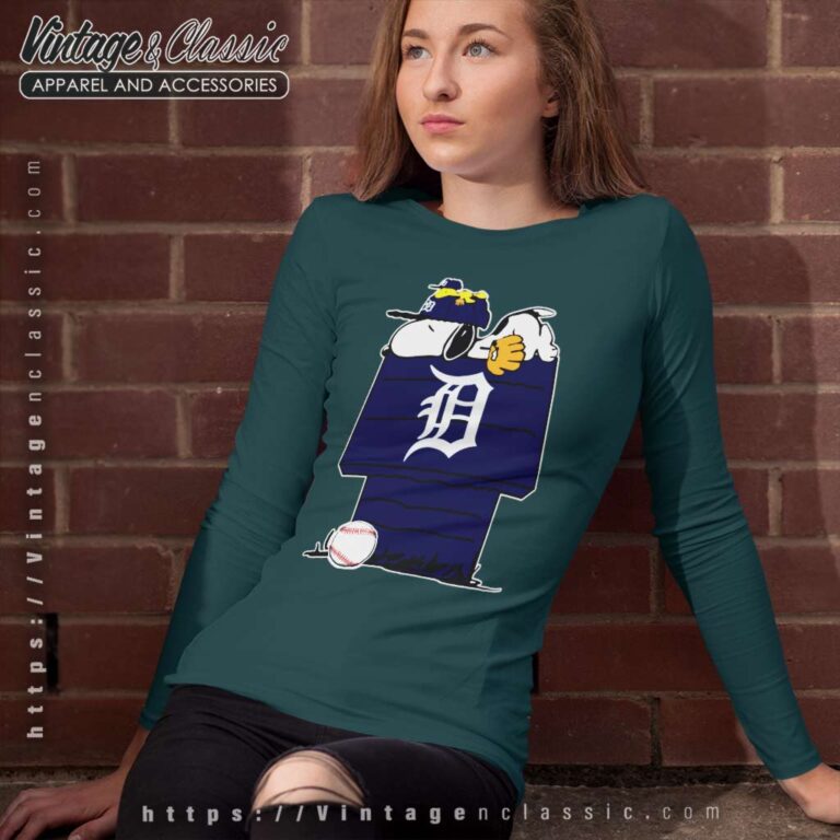 Detroit Tigers Snoopy And Woodstock Resting Together Mlb Long Sleeve Tee Detroit Tigers Snoopy And Woodstock Resting Together Mlb Long Sleeve Tee