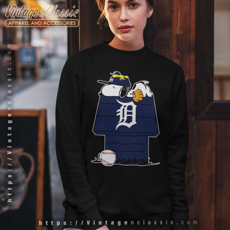 Detroit Tigers Snoopy And Woodstock Resting Together Mlb Sweatshirt Detroit Tigers Snoopy And Woodstock Resting Together Mlb Sweatshirt