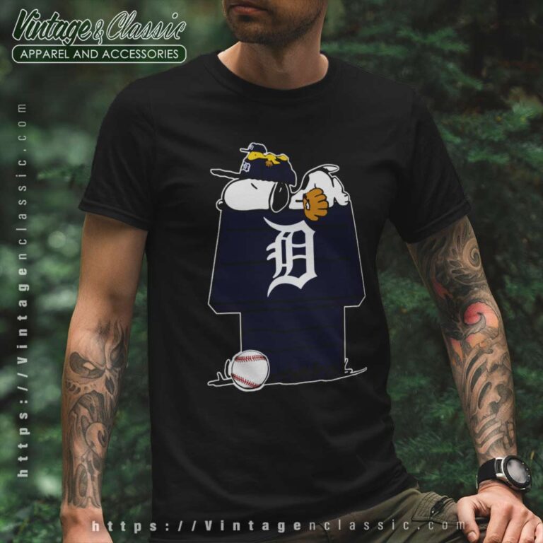 Detroit Tigers Snoopy And Woodstock Resting Together Mlb T Shirt Detroit Tigers Snoopy And Woodstock Resting Together Mlb T Shirt