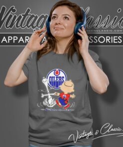 Edmonton Oilers Charlie Brown And Snoopy Happy Dance Women T Shirt
