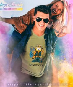 Garfield Goes Fishing V Neck TShirt