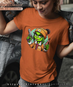 Girl Grinch Drinking Beer Women T Shirt 1
