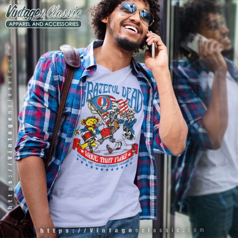 Grateful Dead 4th Of July Wave That Flag 1987 V Neck TShirt Grateful Dead 4th Of July Wave That Flag 1987 V Neck TShirt