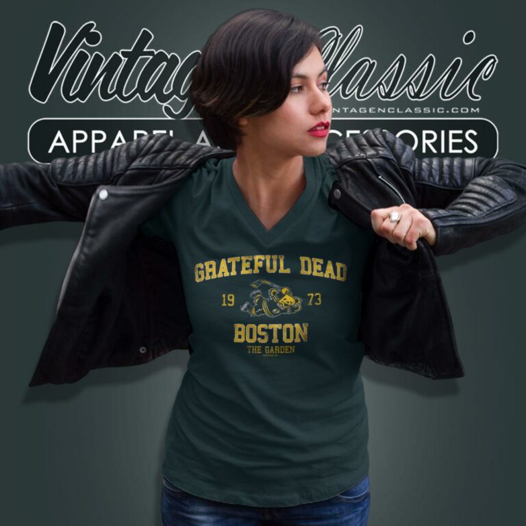 Grateful Dead Bruins Bobby O Bear Boston Garden 1973 V Neck TShirt Grateful Dead Bruins Bobby O Bear Boston Garden 1973 V Neck TShirt