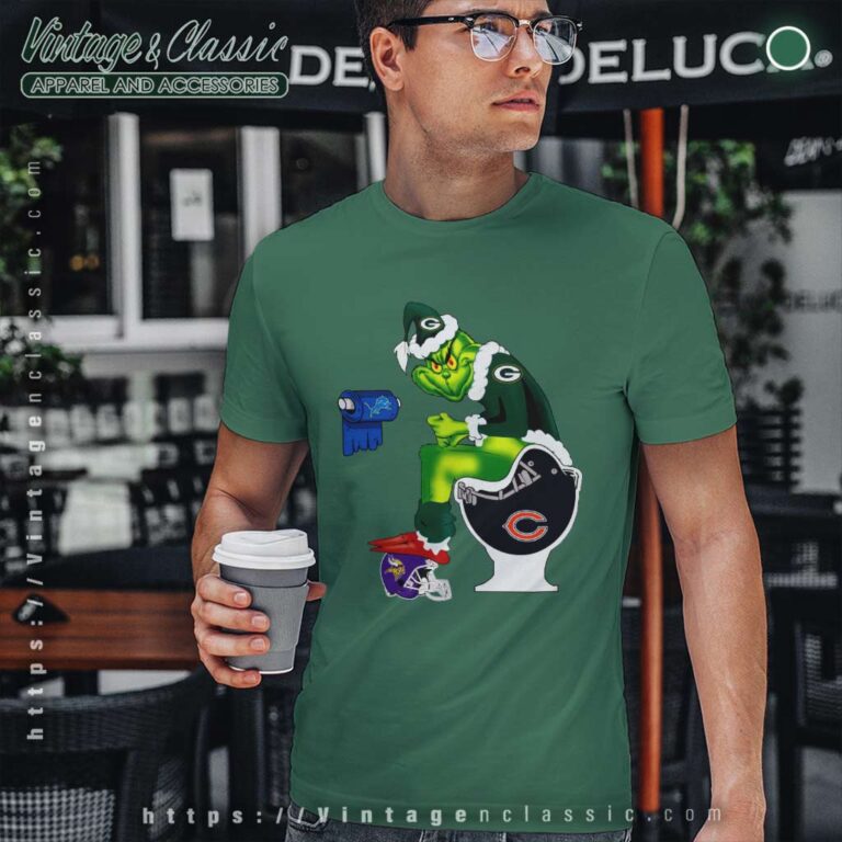 Green Bay Packers Santa Grinch Sits On Chicago Bears Toilet T Shirt Green Bay Packers Santa Grinch Sits On Chicago Bears Toilet T Shirt