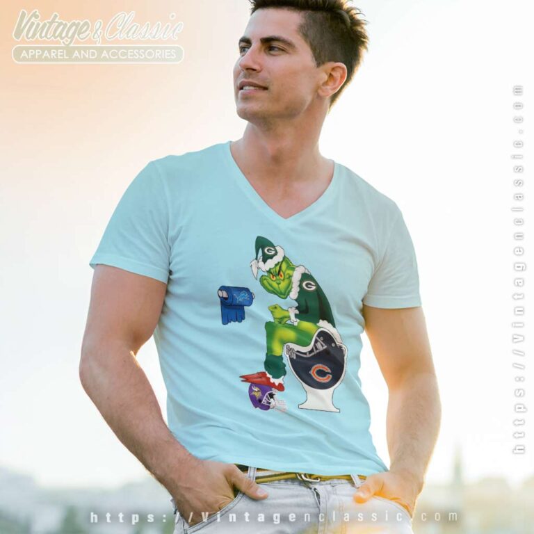 Green Bay Packers Santa Grinch Sits On Chicago Bears Toilet V Neck TShirt Green Bay Packers Santa Grinch Sits On Chicago Bears Toilet V Neck TShirt