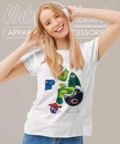 Green Bay Packers Santa Grinch Sits On Chicago Bears Toilet Women TShirt