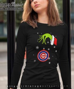 Grinch Hand Holding Ornament Chicago Cubs Snowflake Christmas Long Sleeve Tee