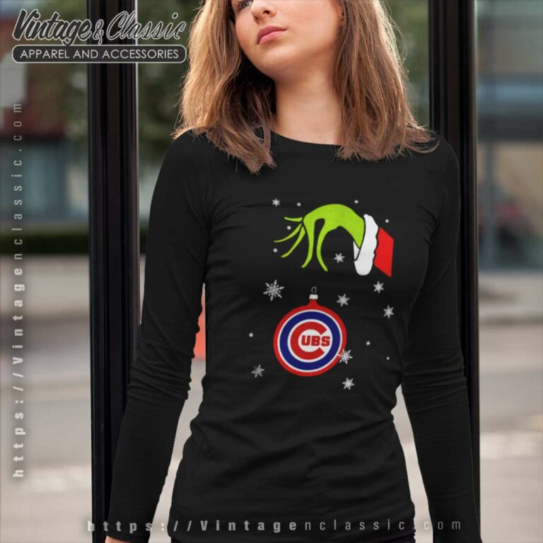Grinch Hand Holding Ornament Chicago Cubs Snowflake Christmas Long Sleeve Tee Grinch Hand Holding Ornament Chicago Cubs Snowflake Christmas Long Sleeve Tee