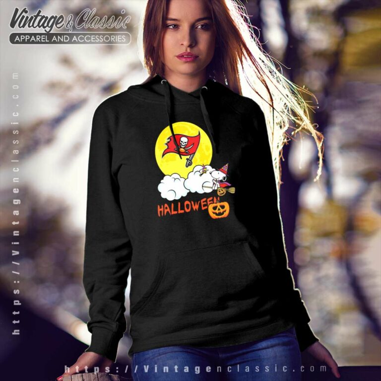 Halloween Snoopy Tampa Bay Buccaneers Hoodie Halloween Snoopy Tampa Bay Buccaneers Hoodie